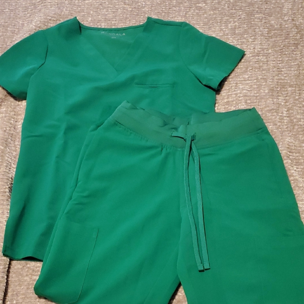 Women's Emerald Green Mandala Scrub Set Xxs Top, Xs Petite Jogger Bottoms